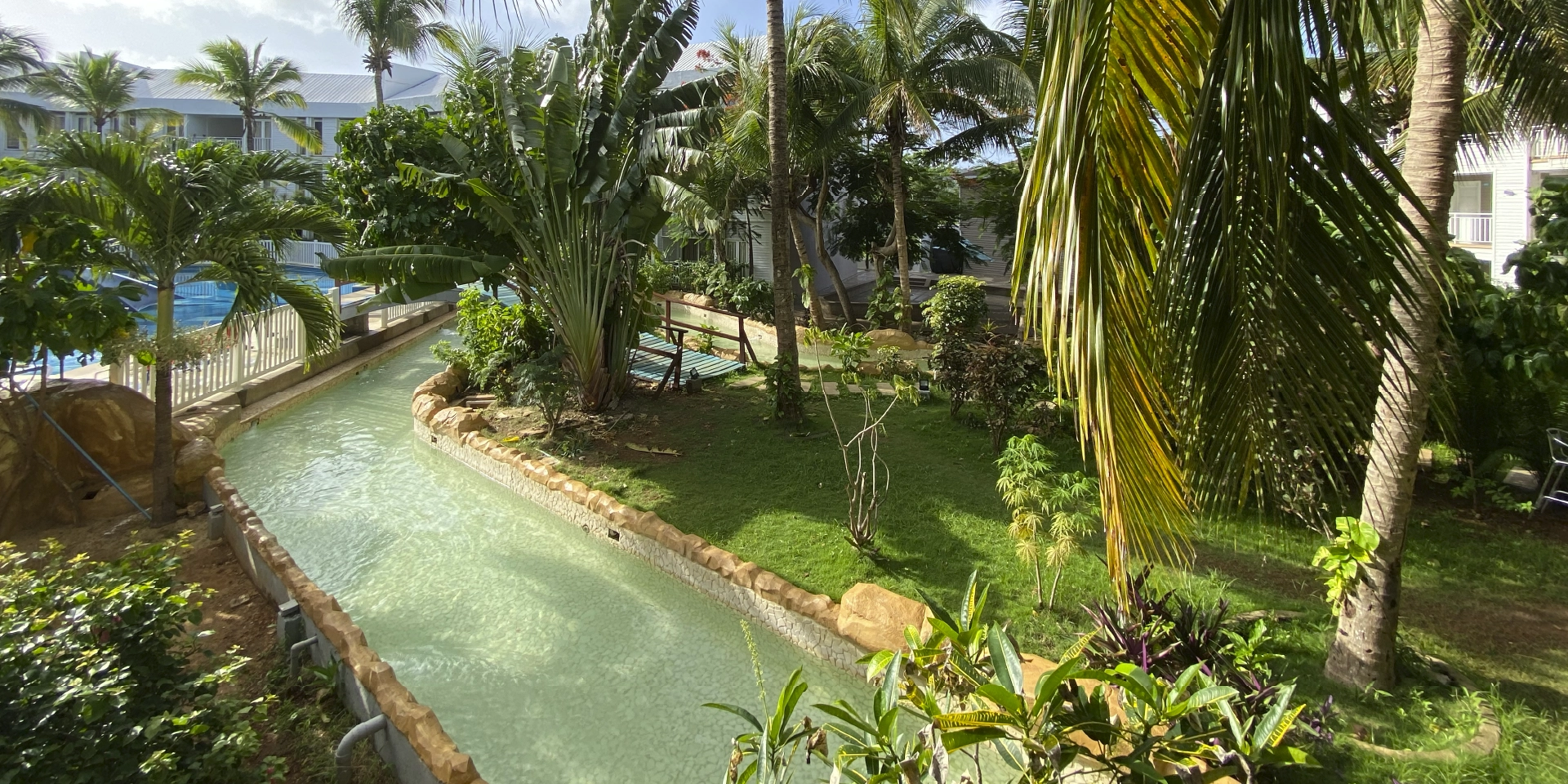 on-vacation-colombia-destino-nacional-san-andres-hotel-cove-rio-lento