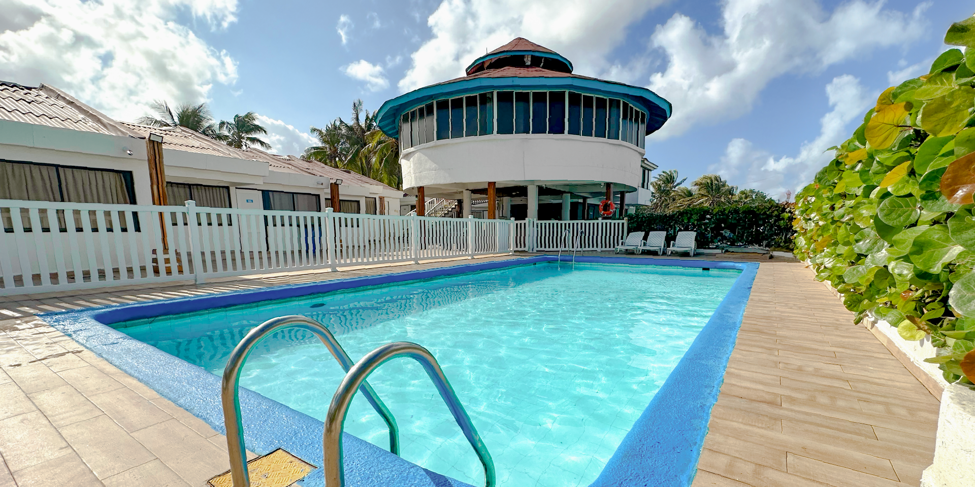 on-vacation-colombia-destino-nacional-san-andres-hotel-reef-piscina