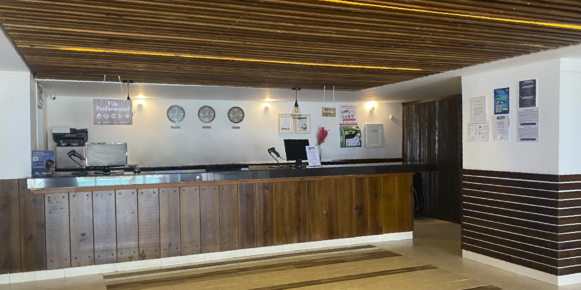 on-vacation-colombia-destino-nacional-san-andres-hotel-tone-recepcion